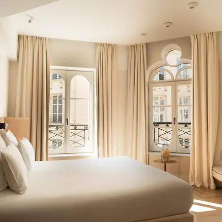 Du Sentier Hotel